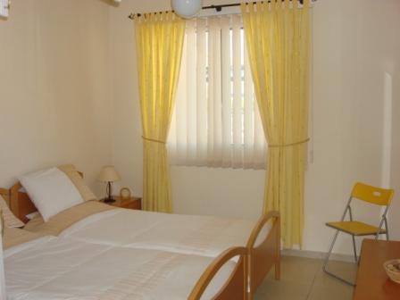 yellow_bedroom/